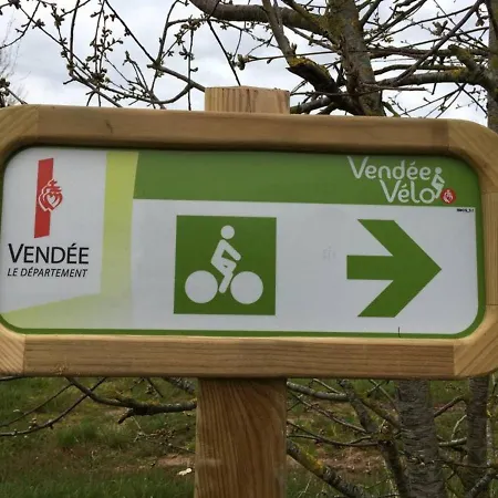 Дом отдыха Charmante Maison Xviiieme Renovee Avec Piscine Et Terrasse, Proche Riviere Et Pistes Cyclables - Fr-1-426-99 *