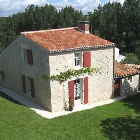 Charmante Maison Xviiieme Renovee Avec Piscine Et Terrasse, Proche Riviere Et Pistes Cyclables - Fr-1-426-99 * Fontenay-le-Comte