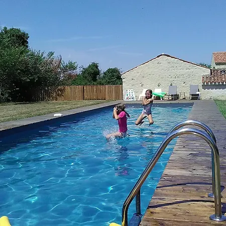 Дом отдыха Charmante Maison Xviiieme Renovee Avec Piscine Et Terrasse, Proche Riviere Et Pistes Cyclables - Fr-1-426-99 *