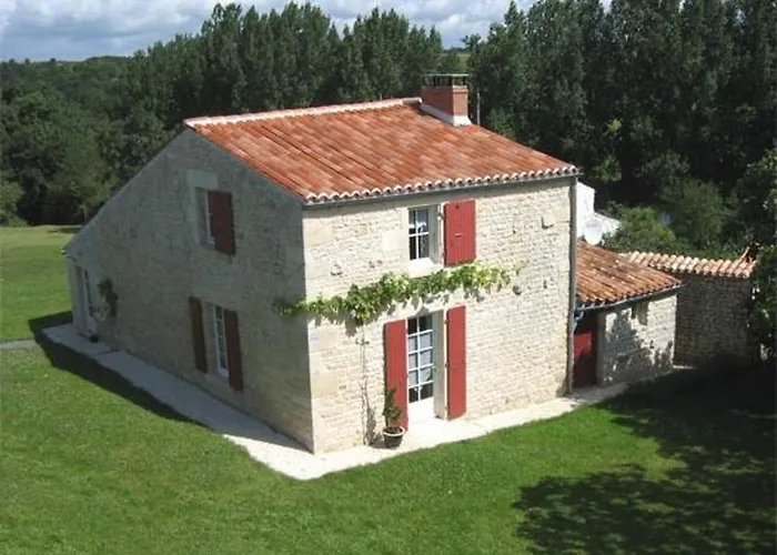 Charmante Maison Xviiième Rénovée Avec Piscine Et Terrasse, Proche Rivière Et Pistes Cyclables - Fr-1-426-99 * Fontenay-le-Comte
