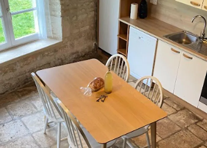 Charmante Maison Xviiième Rénovée Avec Piscine Et Terrasse, Proche Rivière Et Pistes Cyclables - Fr-1-426-99 * Fontenay-le-Comte